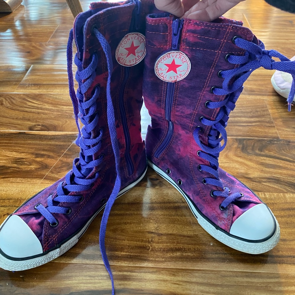 Size 4 knee high converse.